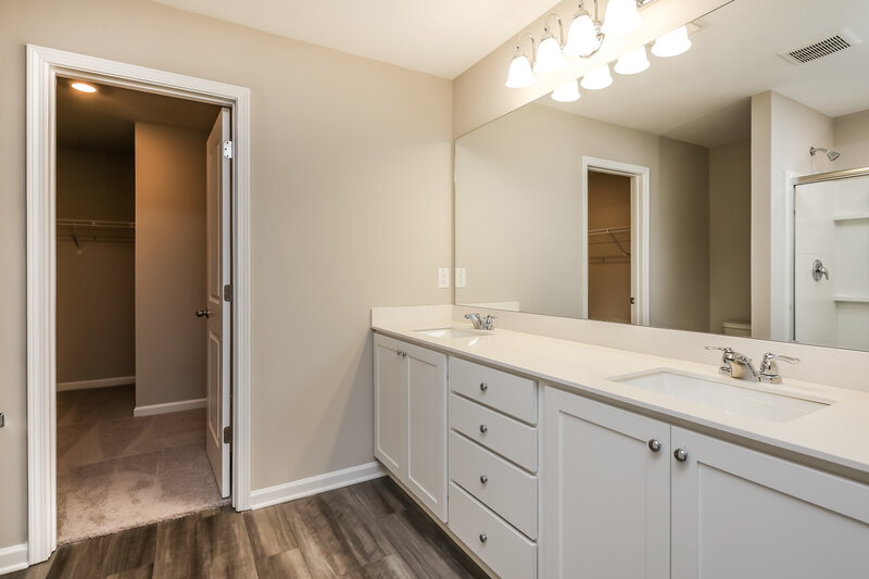 2,270/Mo, 15 Streamview Hoschton, GA 30548 Main Bathroom View