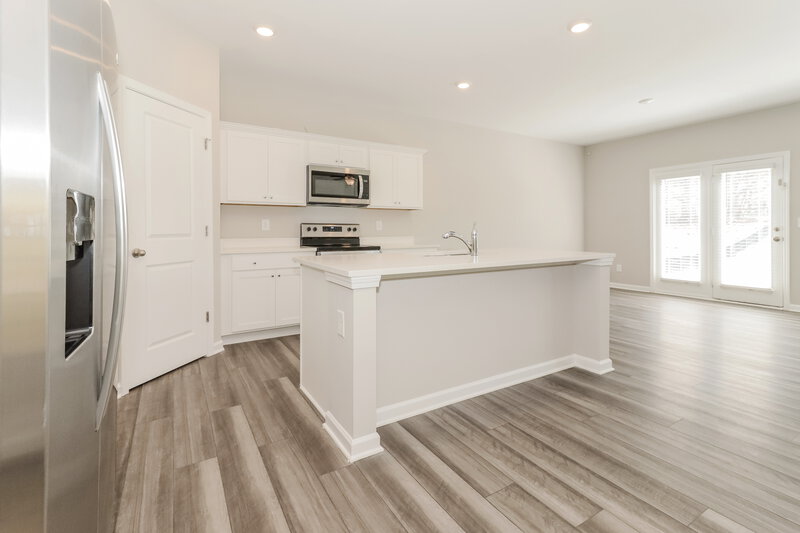 3,310/Mo, 102 Pond Ct Hoschton, GA 30548 Kitchen View