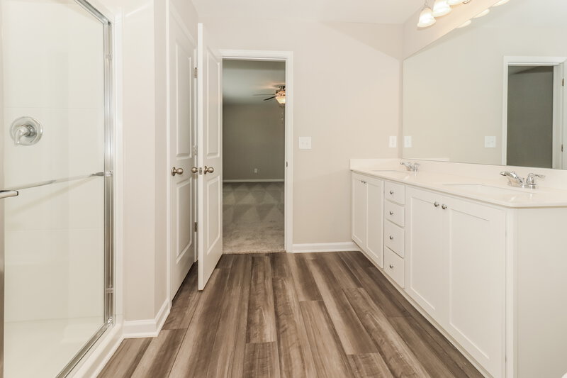 3,310/Mo, 102 Pond Ct Hoschton, GA 30548 Main Bathroom View