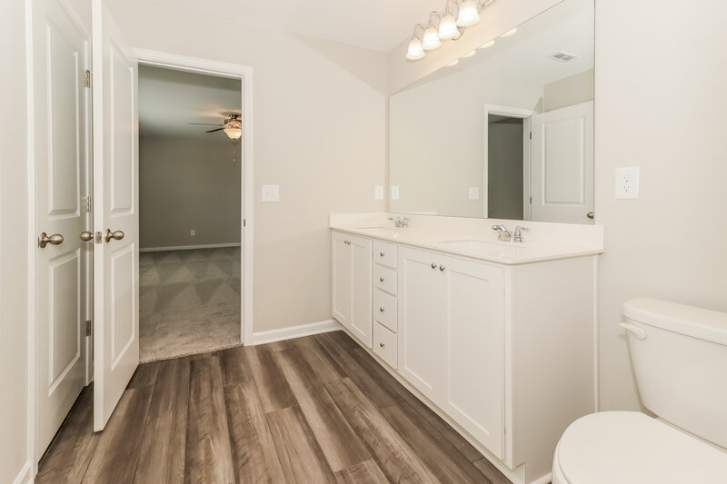 3,310/Mo, 102 Pond Ct Hoschton, GA 30548 Main Bathroom View 2