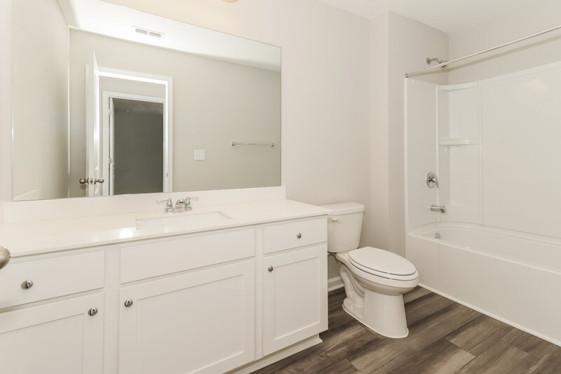 3,310/Mo, 102 Pond Ct Hoschton, GA 30548 Bathroom View