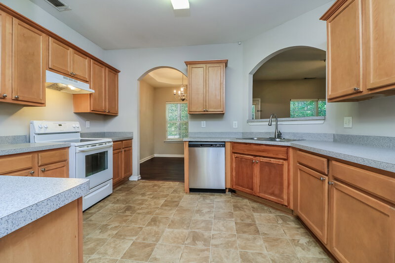 2,135/Mo, 204 Ranier Ct Canton, GA 30114 Kitchen View