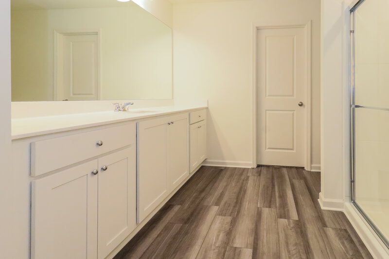 2,030/Mo, 445 Knightsbridge Ln Winder, GA 30680 Main Bathroom View