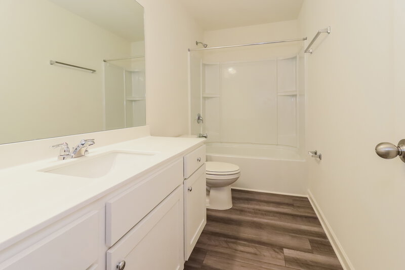 2,030/Mo, 445 Knightsbridge Ln Winder, GA 30680 Bathroom View 2