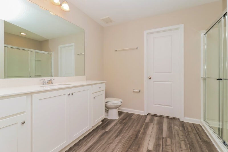 2,455/Mo, 506 Knightsbridge Lane Winder, GA 30680 Main Bathroom View