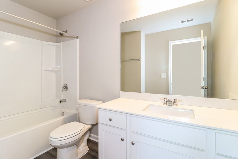 1,945/Mo, 515 Knightsbridge Lane Winder, GA 30680 Main Bathroom View