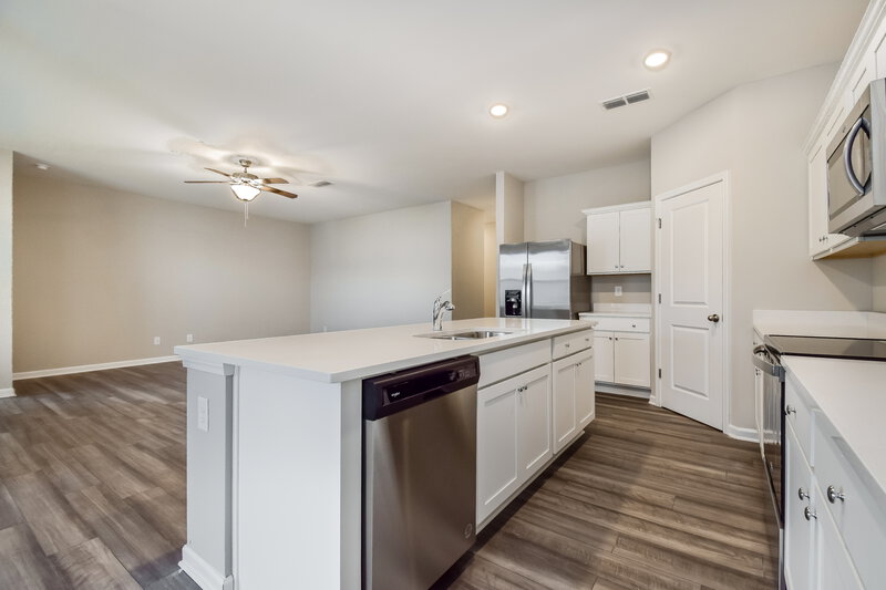 2,020/Mo, 560 Knightsbridge Lane Winder, GA 30680 Kitchen View 2