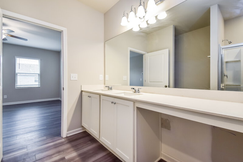 2,020/Mo, 560 Knightsbridge Lane Winder, GA 30680 Main Bathroom View