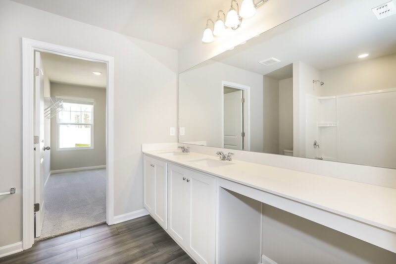 1,890/Mo, 613 Knightsbridge Lane Winder, GA 30680 Main Bathroom View