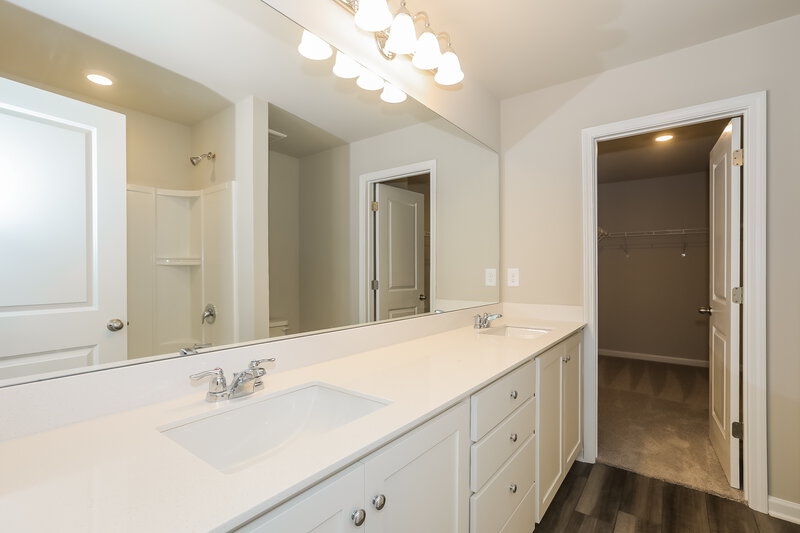 3,030/Mo, 637 Knightsbridge Lane Winder, GA 30680 Main Bathroom View