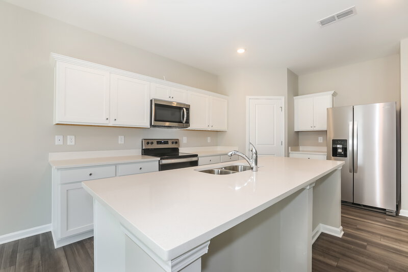 2,160/Mo, 39 Hyde Park Winder, GA 30680 Kitchen View