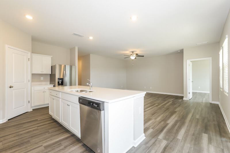 2,160/Mo, 39 Hyde Park Winder, GA 30680 Kitchen View 2