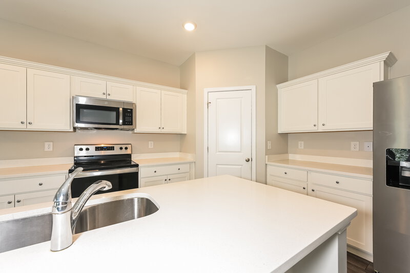 2,440/Mo, 49 Hyde Park Winder, GA 30680 Kitchen View
