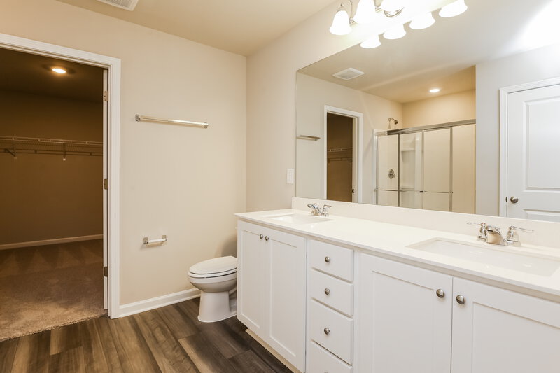 3,320/Mo, 50 Hyde Park Winder, GA 30680 Main Bathroom View