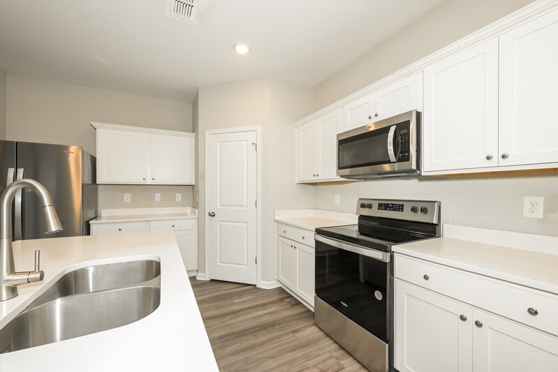 2,240/Mo, 80 Hyde Park Winder, GA 30680 Kitchen View