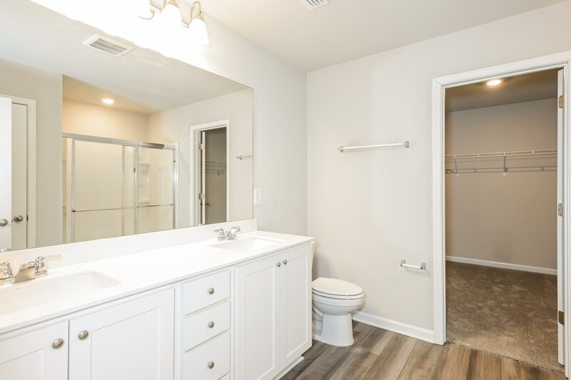 2,240/Mo, 80 Hyde Park Winder, GA 30680 Main Bathroom View