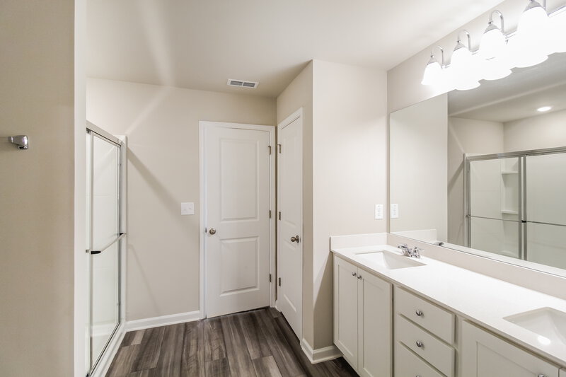 2,130/Mo, 70 Hyde Park Winder, GA 30680 Main Bathroom View