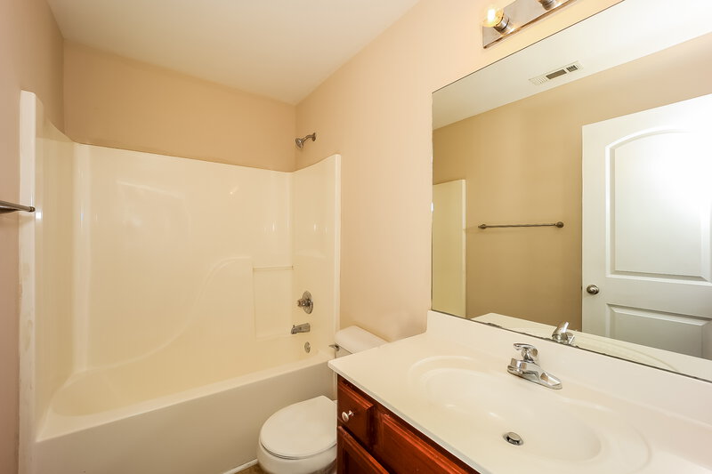 2,050/Mo, 251 Kyles Cir Hiram, GA 30141 Bathroom View