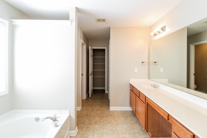 2,745/Mo, 2447 Longmont Dr Lawrenceville, GA 30044 Main Bathroom View