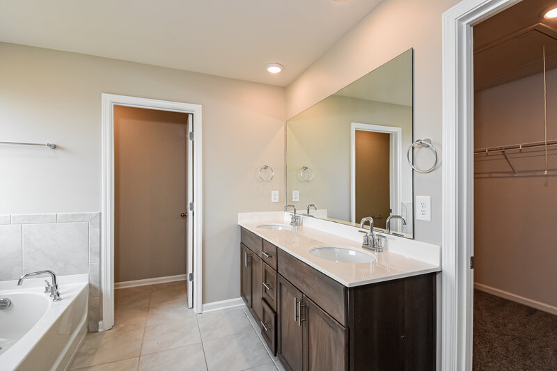 2,640/Mo, 5910 Green Ash Ct Braselton, GA 30517 Main Bathroom View
