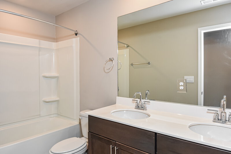 2,640/Mo, 5910 Green Ash Ct Braselton, GA 30517 Bathroom View