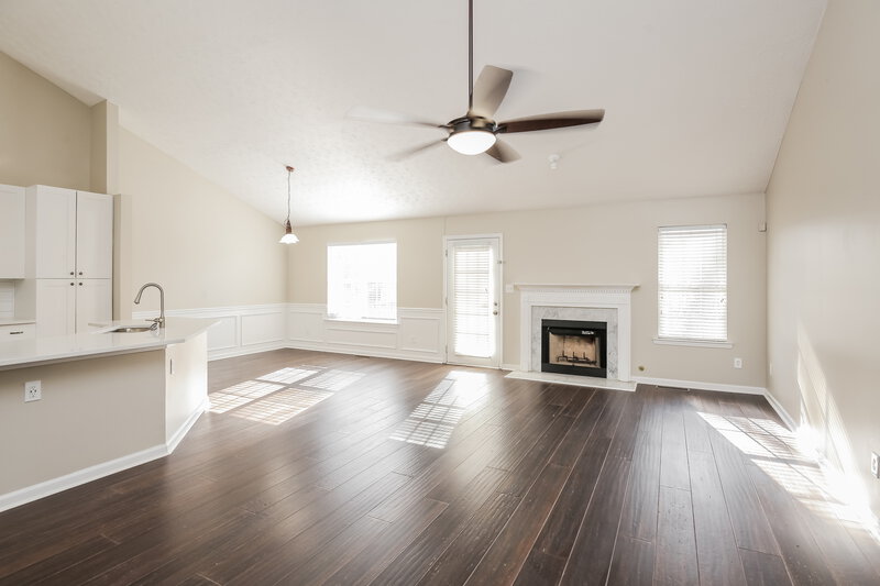 2,360/Mo, 2455 Pemberton Pt Buford, GA 30519 Living Room View