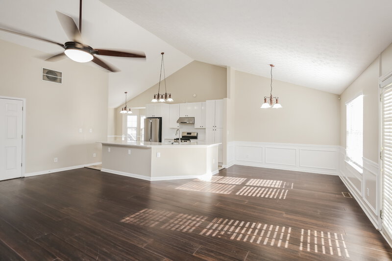 2,360/Mo, 2455 Pemberton Pt Buford, GA 30519 Living Room View 2