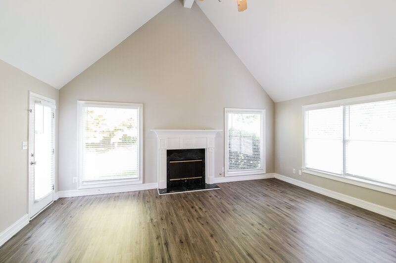 2,490/Mo, 655 Timber Ives Dr Dacula, GA 30019 Living Room View