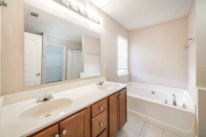 1,930/Mo, 4281 Singletree Dr Douglasville, GA 30135 Main Bathroom View 2