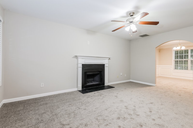 1,800/Mo, 848 Betsy Ross Trl Hampton, GA 30228 Living Room View 2