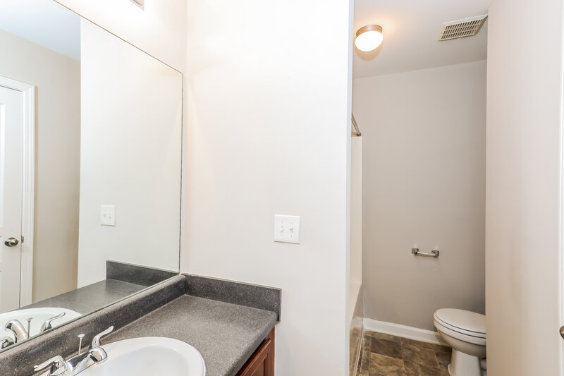 1,800/Mo, 848 Betsy Ross Trl Hampton, GA 30228 Bathroom View