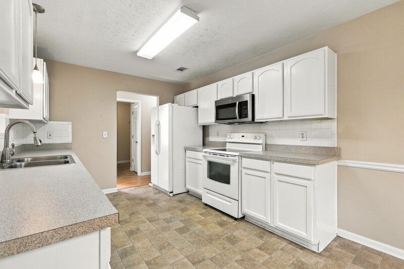2,130/Mo, 465 Aristocrat Dr Loganville, GA 30052 Kitchen View
