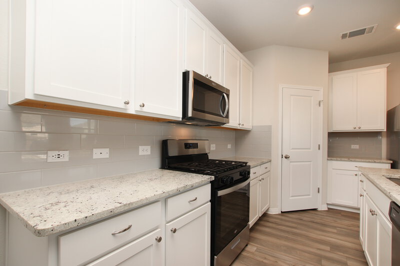 1,820/Mo, 137 Outlaw Dr Liberty Hill, TX 78642 Kitchen View 2