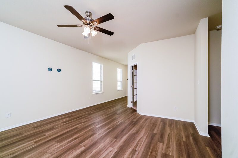 2,500/Mo, 328 Cobb Branch Dr Maxwell, TX 78656 Living Room View