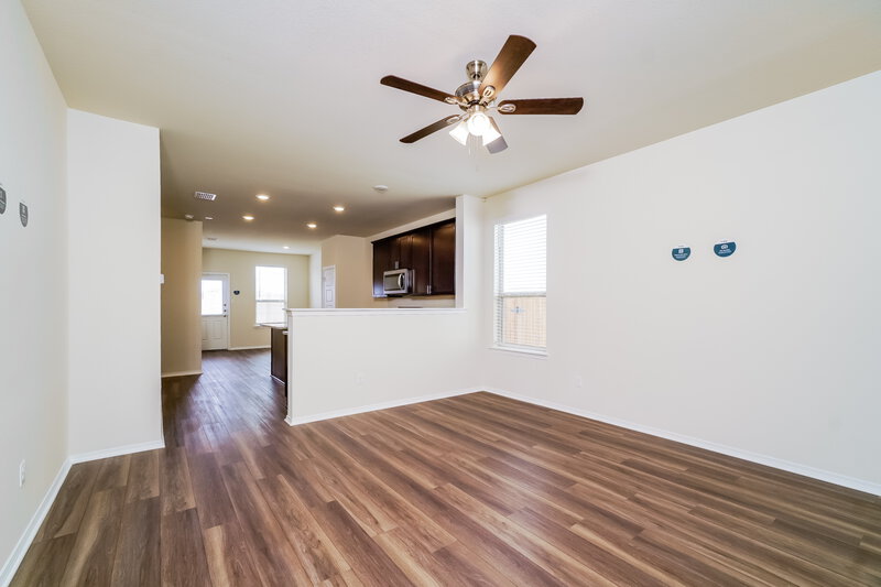 2,500/Mo, 328 Cobb Branch Dr Maxwell, TX 78656 Living Room View 2
