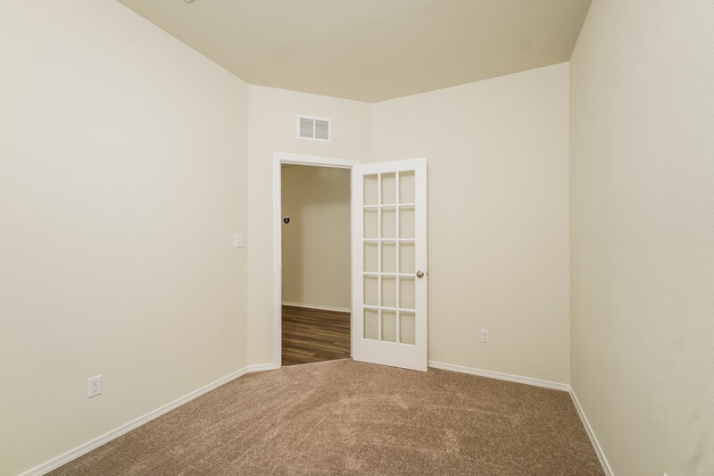 2,500/Mo, 328 Cobb Branch Dr Maxwell, TX 78656 Office View
