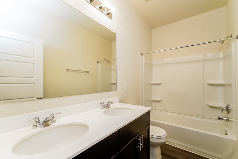 2,500/Mo, 328 Cobb Branch Dr Maxwell, TX 78656 Main Bathroom View
