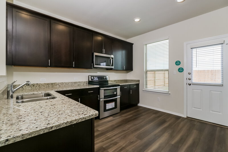 1,940/Mo, 320 Cobb Branch Dr Maxwell, TX 78656 Kitchen View