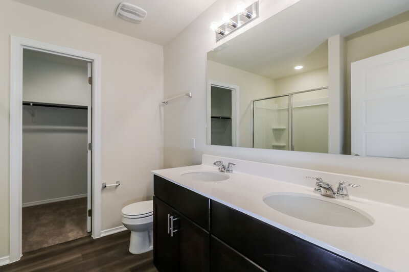 1,940/Mo, 320 Cobb Branch Dr Maxwell, TX 78656 Main Bathroom View