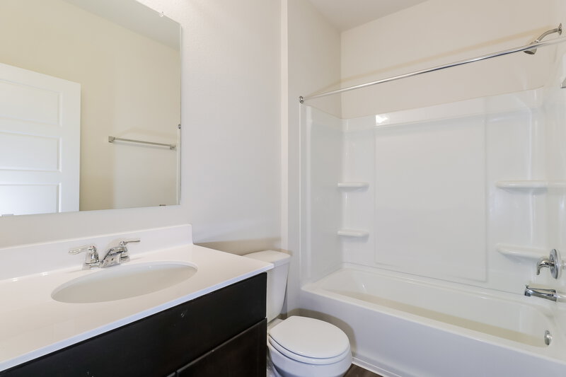1,940/Mo, 320 Cobb Branch Dr Maxwell, TX 78656 Bathroom View 2