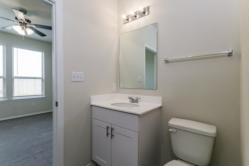 1,720/Mo, 312 Cobb Branch Dr Maxwell, TX 78656 Main Bathroom View