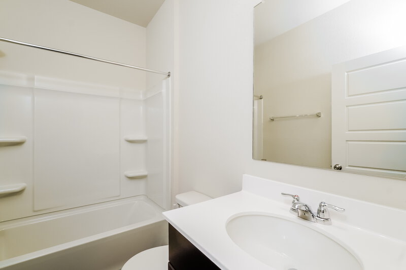 1,980/Mo, 288 Cobb Branch Dr Maxwell, TX 78656 Bathroom View