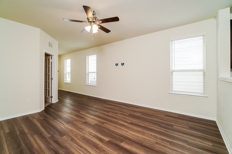 1,785/Mo, 274 Cobb Branch Dr Maxwell, TX 78656 Living Room View 3