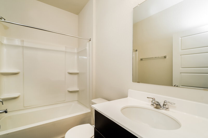 1,980/Mo, 266 Cobb Branch Dr Maxwell, TX 78656 Bathroom View