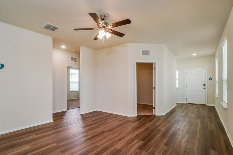 1,785/Mo, 252 Cobb Branch Dr Maxwell, TX 78656 Living Room View