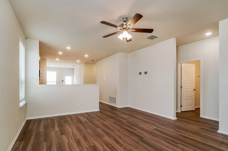 1,785/Mo, 252 Cobb Branch Dr Maxwell, TX 78656 Living Room View 2