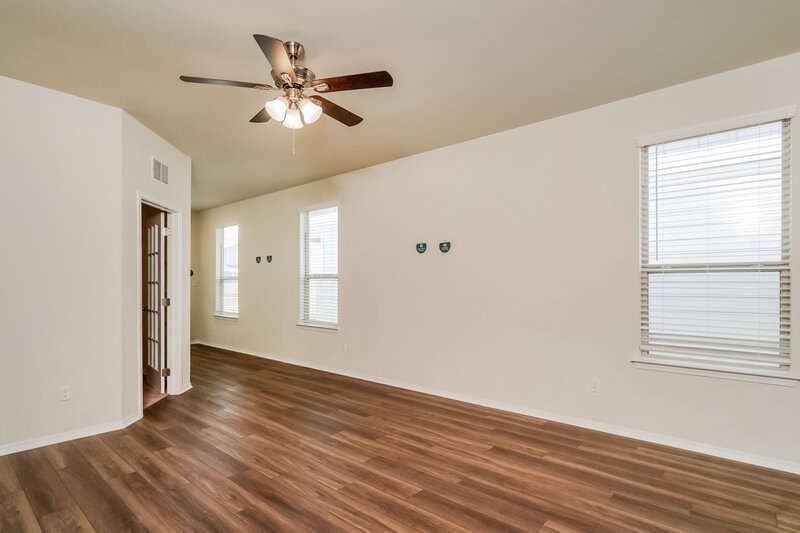 1,785/Mo, 252 Cobb Branch Dr Maxwell, TX 78656 Living Room View 3