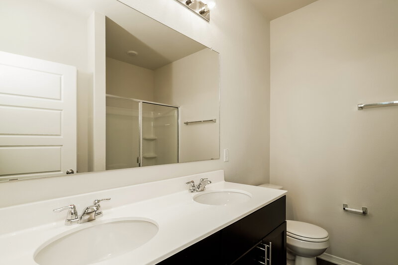 1,785/Mo, 222 Cobb Branch Dr Maxwell, TX 78656 Main Bathroom View