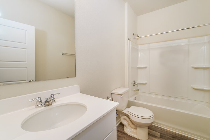 1,720/Mo, 214 Cobb Branch Dr Maxwell, TX 78656 Main Bathroom View