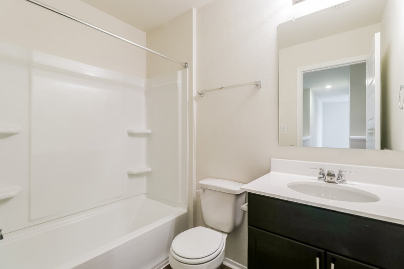 1,795/Mo, 206 Cobb Branch Dr Maxwell, TX 78656 Bathroom View